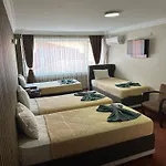 Metropol 1 Отель 2*
