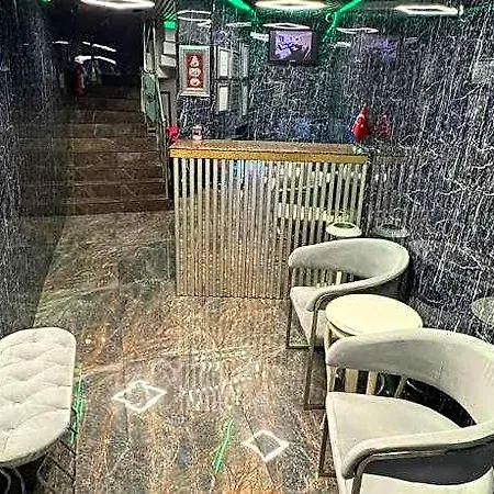 Metropol 1 2*