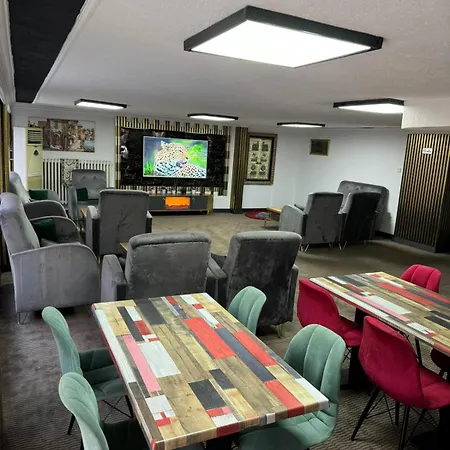 Metropol 1 מלון 2*